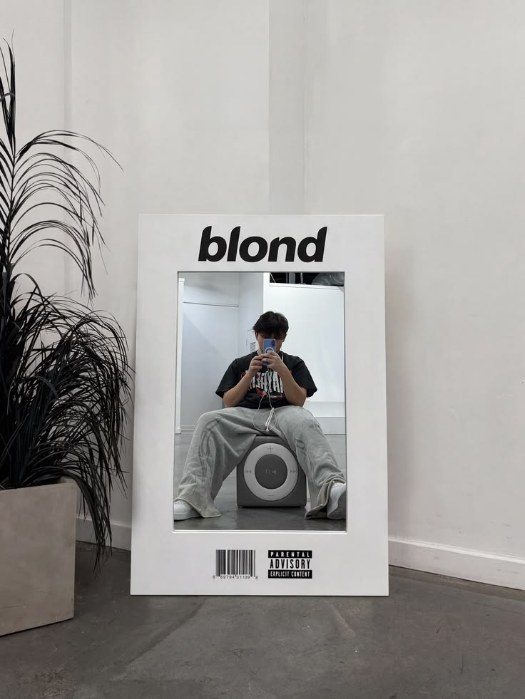 BLOND MIRROR